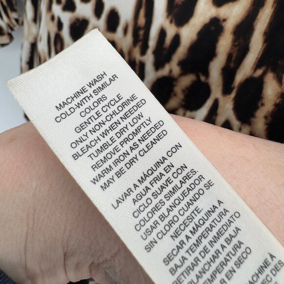 Chico's Blouse Womens Medium Leopard Popover Long Roll Tab Sleeves V-Neck Shirt - Picture 8 of 9